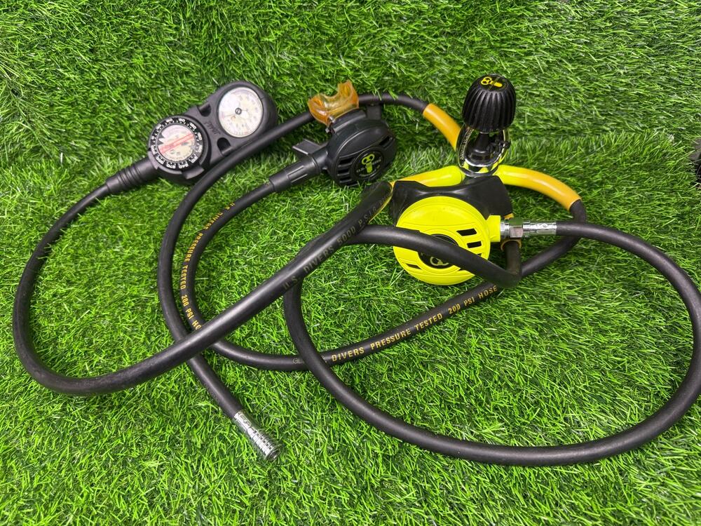 U.S. Divers Conshelf 22 Scuba Regulator Octopus Console SPG Compass Dive Set